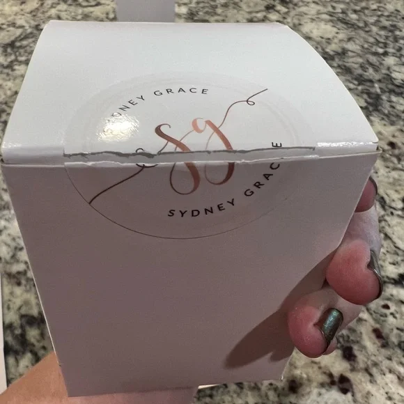 Sydney Grace  in Mel’s Memory eyeshadow collection - Picture 9 of 9